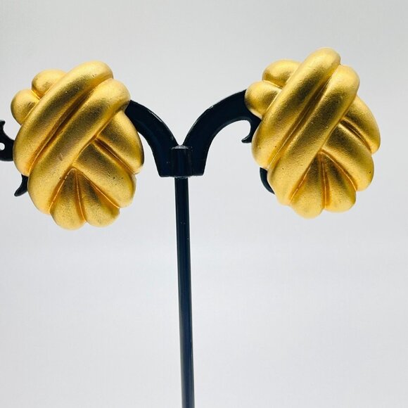 MADE IN USA Knot Earrings Clip On Gold Tone Classic Career Workwear - Picture 6 of 13